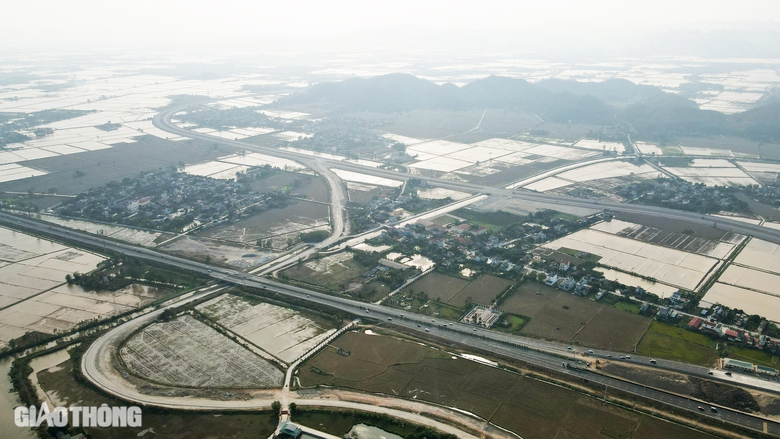 Xuân vui đầu tiên trên tuyến đường hơn 3.700 tỷ đồng ở Hà Nam- Ảnh 4. Xuân vui đầu tiên trên tuyến đường hơn 3.700 tỷ đồng ở Hà Nam- Ảnh 4.