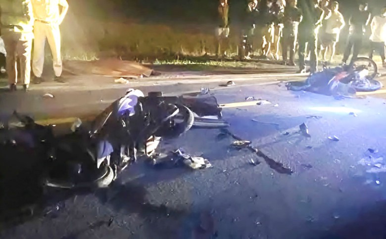 Hiện trường vụ TNGT khiến 3 người thương vong. Hiện trường vụ TNGT khiến 3 người thương vong.