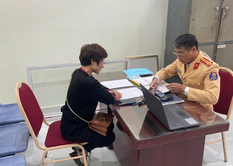 Nữ t&agrave;i xế &ocirc; t&ocirc; đi ngược chiều tr&ecirc;n cao tốc H&agrave; Nội - Hải Ph&ograve;ng tường tr&igrave;nh g&igrave;?- Ảnh 2.