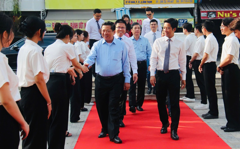 Bộ trưởng Trần Hồng Minh: Cần tập trung đ&agrave;o tạo nh&acirc;n lực đường sắt tốc độ cao