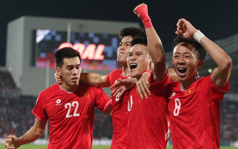 Hạ Th&aacute;i Lan theo kịch bản kh&ocirc;ng tưởng, tuyển Việt Nam lần thứ 3 v&ocirc; địch AFF Cup