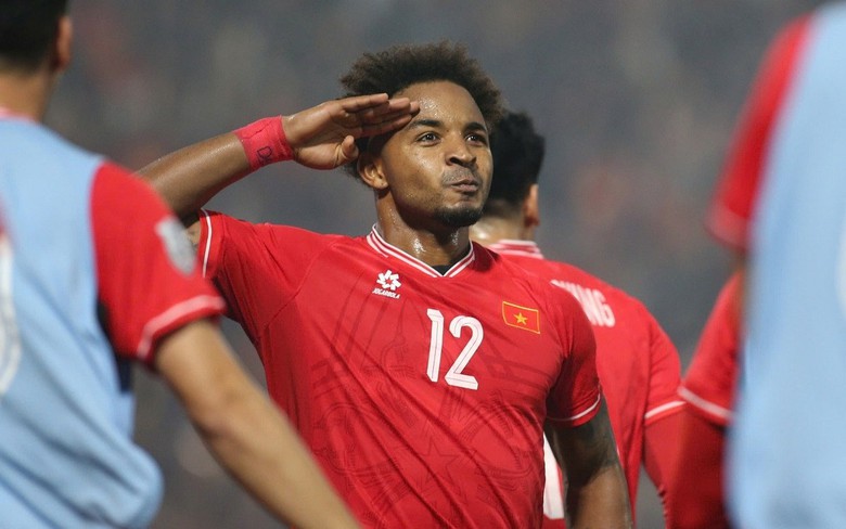 Đội h&igrave;nh ra s&acirc;n Th&aacute;i Lan vs Việt Nam: Xu&acirc;n Son so t&agrave;i c&ugrave;ng Suphanat?