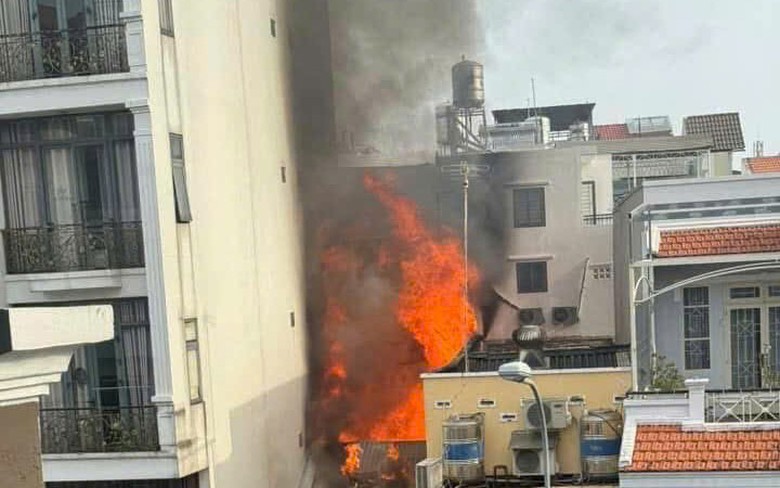 TP.HCM: Ch&aacute;y nh&agrave; tr&ecirc;n đường Th&iacute;ch Quảng Đức, người đ&agrave;n &ocirc;ng tho&aacute;t nạn