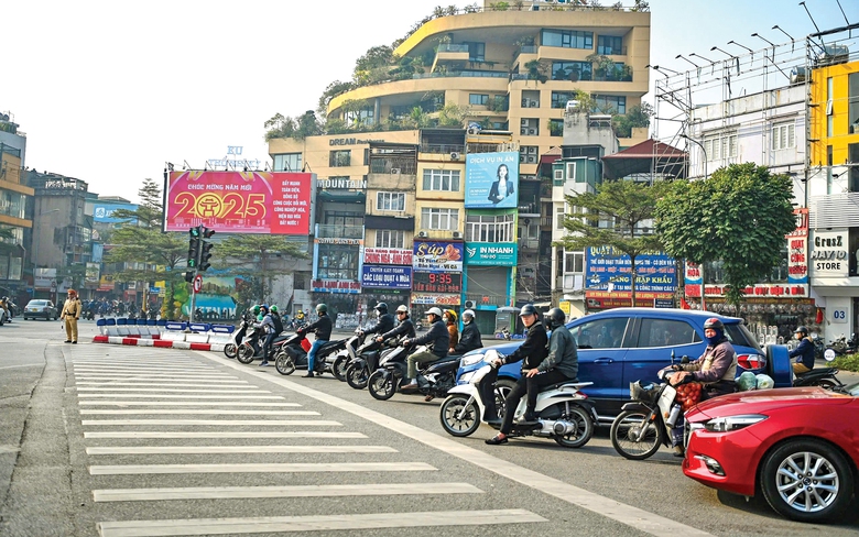 Vượt đ&egrave;n đỏ, đi ngược chiều giảm mạnh