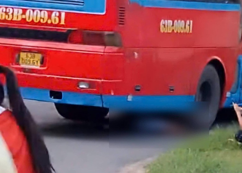 Khởi tố t&agrave;i xế l&ugrave;i xe c&aacute;n nữ c&ocirc;ng nh&acirc;n ở Tiền Giang tử vong- Ảnh 1.