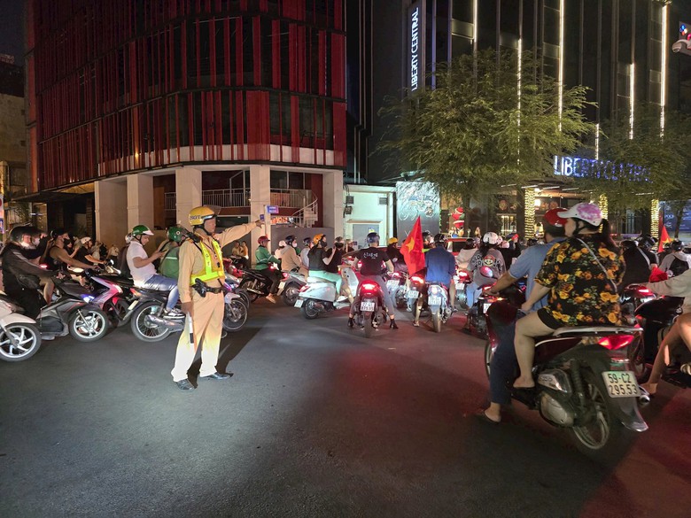 TP.HCM: 87 h&igrave;nh ảnh vi phạm giao th&ocirc;ng chuyển cho CSGT trong 2 tuần- Ảnh 3.