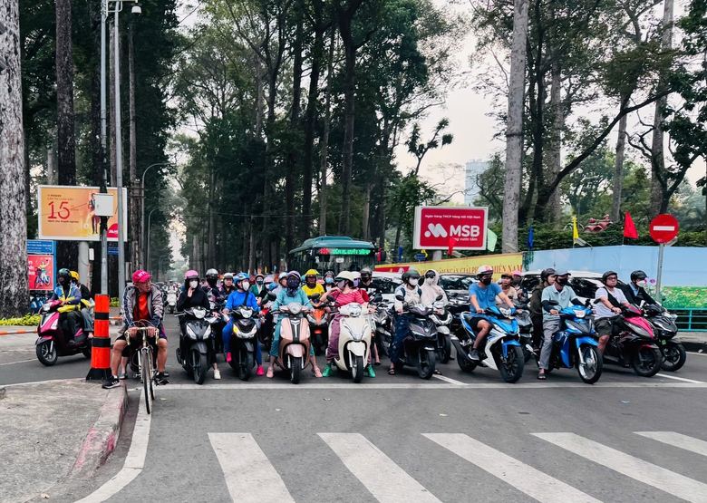 TP.HCM: 87 h&igrave;nh ảnh vi phạm giao th&ocirc;ng chuyển cho CSGT trong 2 tuần- Ảnh 1.