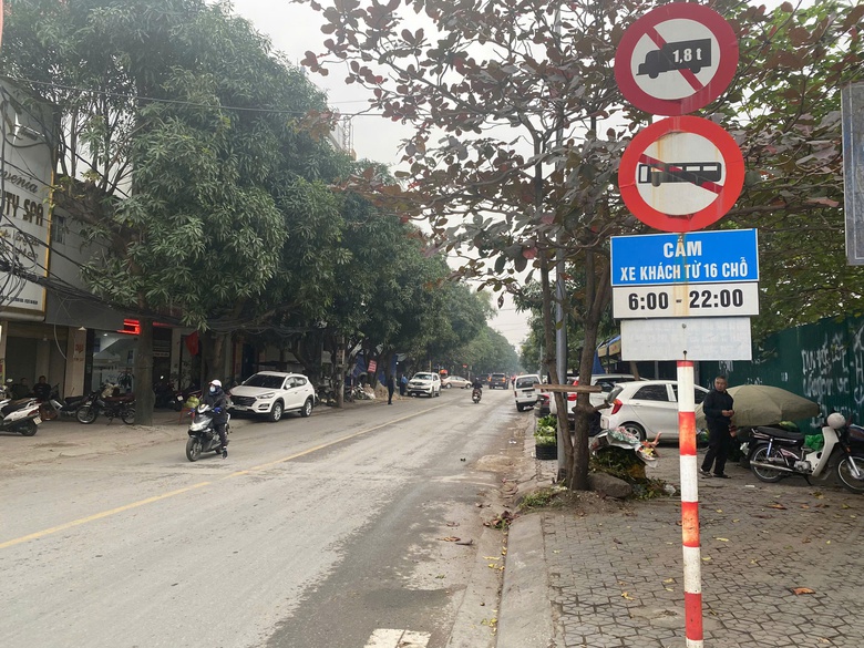 Va chạm với xe đi ngược chiều, người đ&agrave;n &ocirc;ng ng&atilde; ra đường bị xe bồn đ&egrave; tử vong- Ảnh 3.