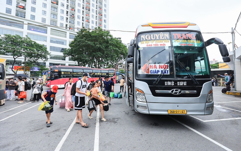 Nhiều tuyến xe khách “cháy” vé dịp Tết- Ảnh 1. Nhiều tuyến xe khách “cháy” vé dịp Tết- Ảnh 1.