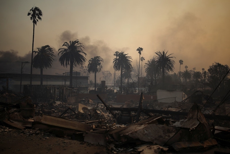 Cháy rừng ở California, Mỹ: 100.000 người phải sơ tán, ít nhất 5 người thiệt mạng- Ảnh 9. Cháy rừng ở California, Mỹ: 100.000 người phải sơ tán, ít nhất 5 người thiệt mạng- Ảnh 9.