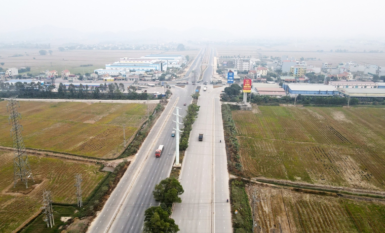 Nỗ lực thông tuyến hành lang Đông Tây 3.600 tỷ ở Hà Nam trước tết Nguyên đán- Ảnh 16. Nỗ lực thông tuyến hành lang Đông Tây 3.600 tỷ ở Hà Nam trước tết Nguyên đán- Ảnh 16.