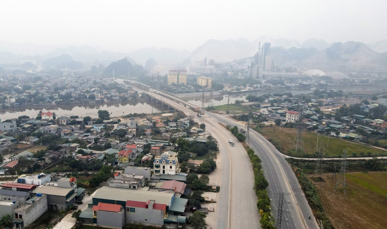 Nỗ lực thông tuyến hành lang Đông Tây 3.600 tỷ ở Hà Nam trước tết Nguyên đán- Ảnh 15. Nỗ lực thông tuyến hành lang Đông Tây 3.600 tỷ ở Hà Nam trước tết Nguyên đán- Ảnh 15.