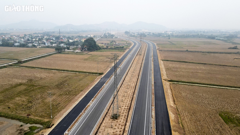Nỗ lực thông tuyến hành lang Đông Tây 3.600 tỷ ở Hà Nam trước tết Nguyên đán- Ảnh 5. Nỗ lực thông tuyến hành lang Đông Tây 3.600 tỷ ở Hà Nam trước tết Nguyên đán- Ảnh 5.