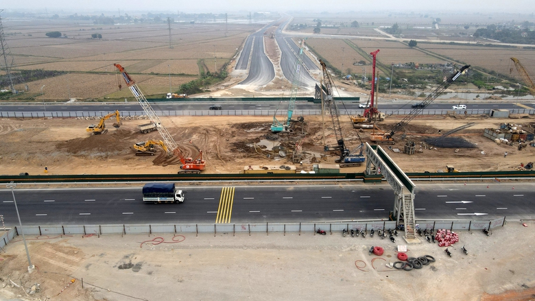 Nỗ lực thông tuyến hành lang Đông Tây 3.600 tỷ ở Hà Nam trước tết Nguyên đán- Ảnh 8. Nỗ lực thông tuyến hành lang Đông Tây 3.600 tỷ ở Hà Nam trước tết Nguyên đán- Ảnh 8.