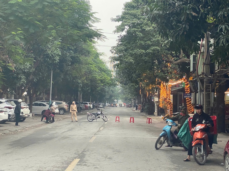 Va chạm với xe đi ngược chiều, người đ&agrave;n &ocirc;ng ng&atilde; ra đường bị xe bồn đ&egrave; tử vong- Ảnh 2.