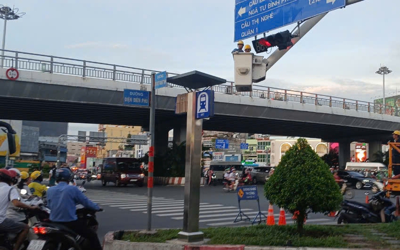TP.HCM: Ứng dụng AI điều khiến t&iacute;n hiệu đ&egrave;n giao th&ocirc;ng gi&uacute;p bớt &ugrave;n tắc