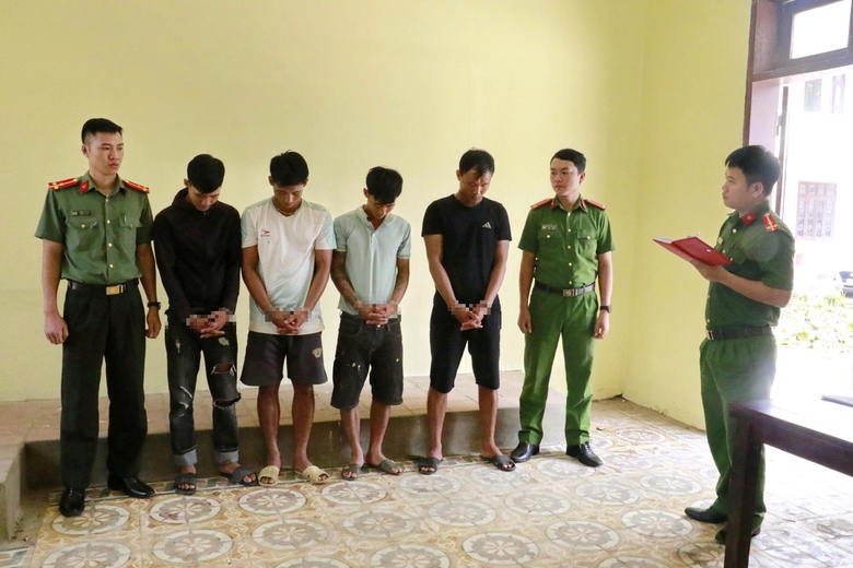 Nghệ An: Bắt 4 đối tượng lợi dụng người d&acirc;n chạy lũ để trộm cắp t&agrave;i sản- Ảnh 1.