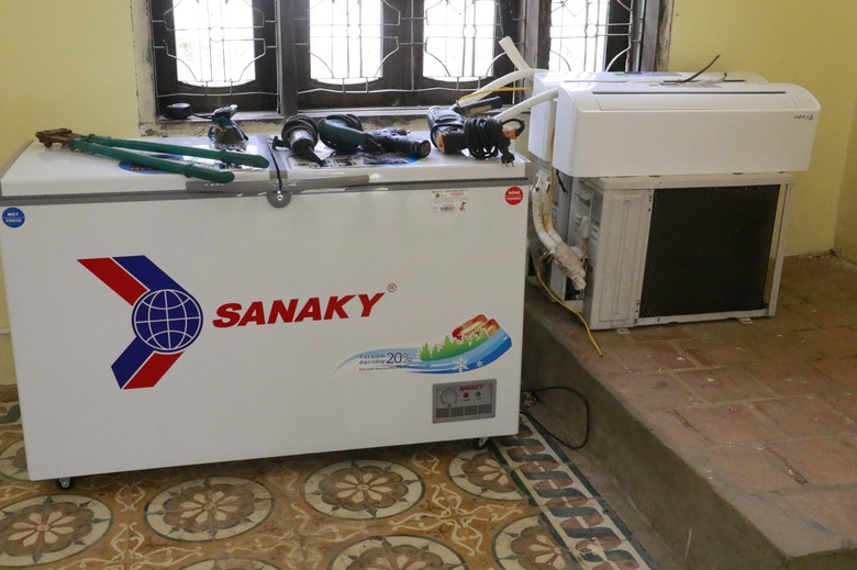 Nghệ An: Bắt 4 đối tượng lợi dụng người d&acirc;n chạy lũ để trộm cắp t&agrave;i sản- Ảnh 2.