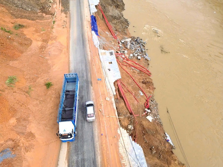 Xuất hiện nhiều điểm sạt lở tr&ecirc;n quốc lộ 2 qua Tuy&ecirc;n Quang sau mưa lũ- Ảnh 2.