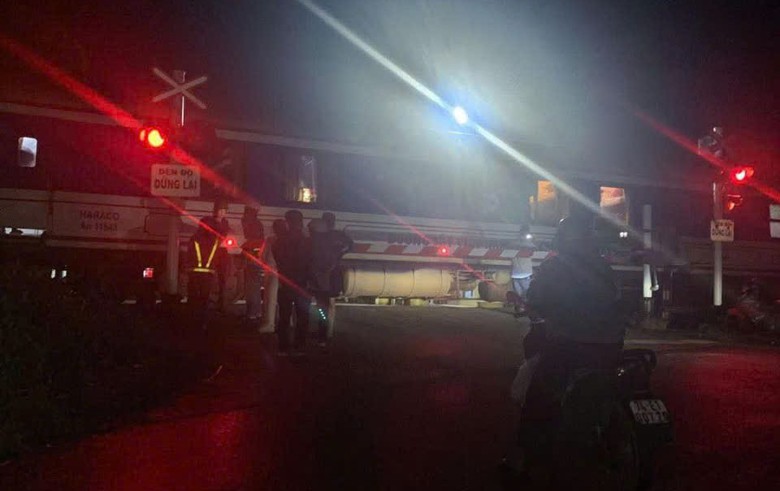 Nằm giữa đường sắt l&uacute;c nửa đ&ecirc;m, người đ&agrave;n &ocirc;ng 50 tuổi ở Quảng Trị bị t&agrave;u hỏa t&ocirc;ng tử vong- Ảnh 1.