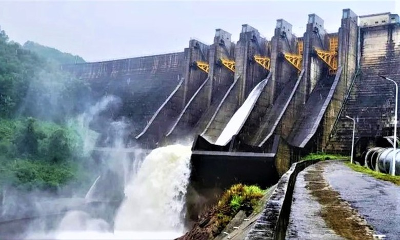 Huế: Vận h&agrave;nh, điều tiết thủy điện để ứng ph&oacute; mưa lớn- Ảnh 1.