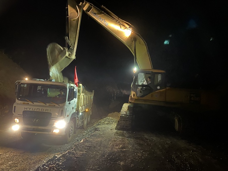 Rộn r&agrave;ng tiếng m&aacute;y giữa đại ng&agrave;n T&acirc;y Bắc- Ảnh 2.