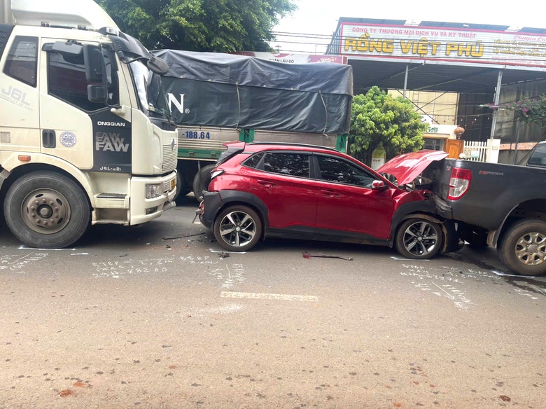 Lời khai của t&agrave;i xế g&acirc;y ra vụ tai nạn li&ecirc;n ho&agrave;n 5 &ocirc; t&ocirc; tr&ecirc;n đường Hồ Ch&iacute; Minh qua Đắk Lắk- Ảnh 1.