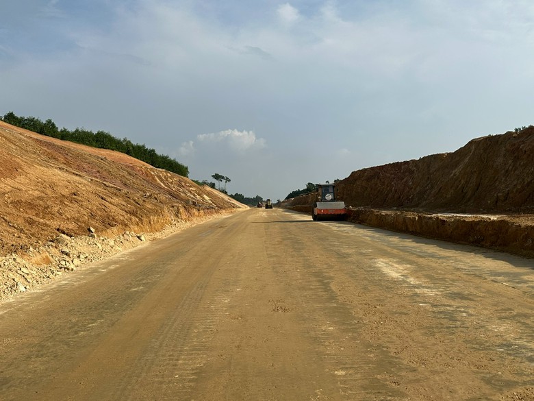 Chạy nước r&uacute;t, đua tiến độ tr&ecirc;n cao tốc Tuy&ecirc;n Quang - H&agrave; Giang- Ảnh 2.