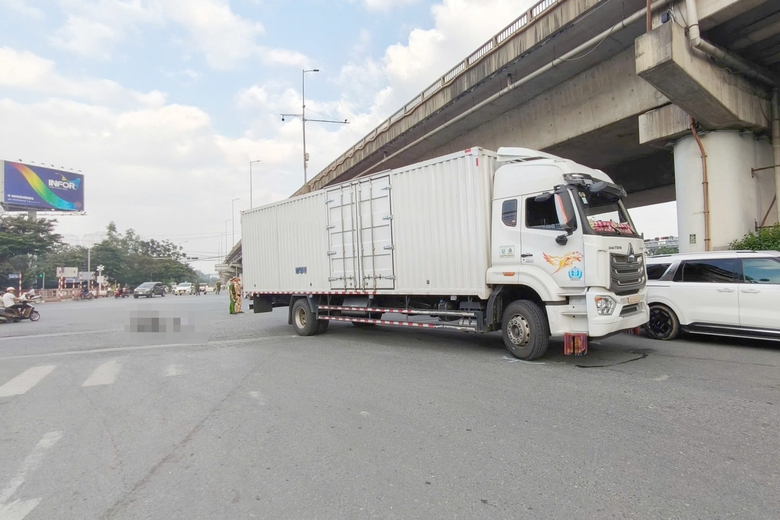 H&agrave; Nội: Va chạm &ocirc; t&ocirc; tải trước Bến xe Nước Ngầm, nữ sinh lớp 9 tử vong- Ảnh 2.