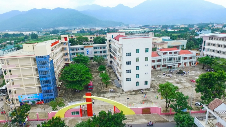 Hai nữ giảng vi&ecirc;n ti&ecirc;u biểu trong phong tr&agrave;o thi đua y&ecirc;u nước của ng&agrave;nh X&acirc;y dựng- Ảnh 3.