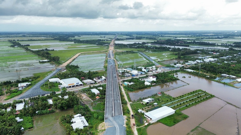 Cao tốc Cần Thơ - C&agrave; Mau: Nh&agrave; thầu cam kết đ&atilde; l&agrave;m l&agrave; phải c&oacute; kết quả- Ảnh 3.