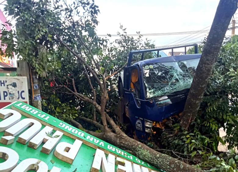 Đắk Lắk: Nguy&ecirc;n nh&acirc;n vụ tai nạn li&ecirc;n ho&agrave;n giữa 3 xe tải tr&ecirc;n quốc lộ 26- Ảnh 2.