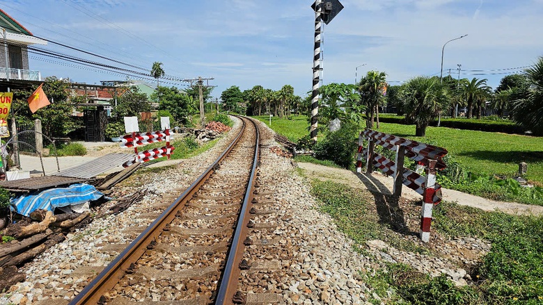 Huế: Chủ động ph&ograve;ng ngừa, k&eacute;o giảm tai nạn giao th&ocirc;ng đường sắt- Ảnh 2.