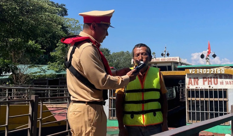 L&agrave;o Cai đứng thứ 4 to&agrave;n quốc về số trường hợp vi phạm nồng độ cồn trong ng&agrave;y ra qu&acirc;n- Ảnh 1.