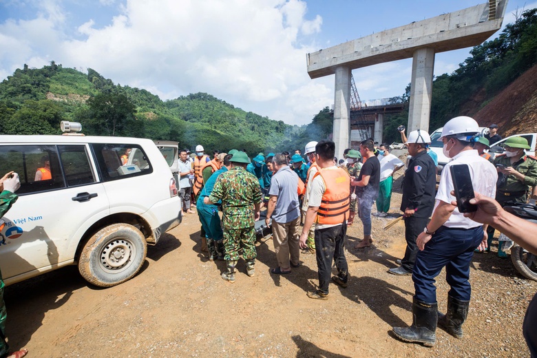 Những ng&agrave;y căng m&igrave;nh giữa lũ dữ t&igrave;m 3 c&aacute;n bộ dự &aacute;n Đồng Đăng - Tr&agrave; Lĩnh mất t&iacute;ch- Ảnh 1.