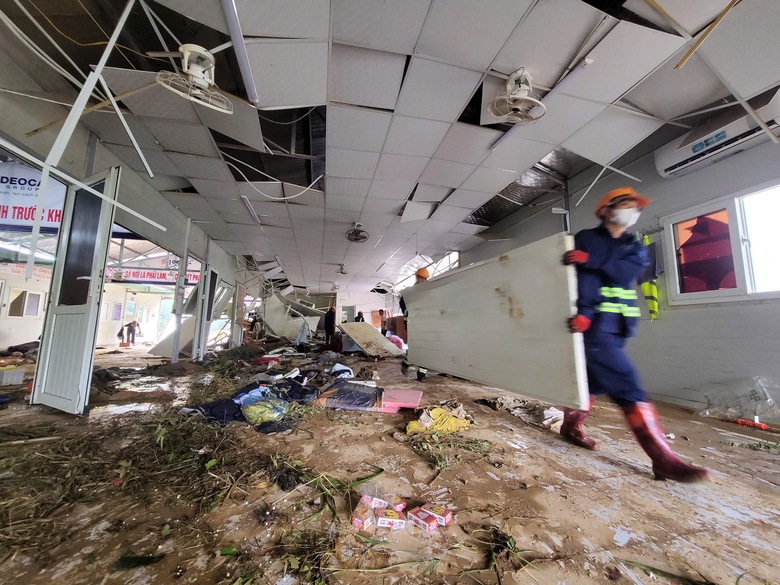 Gi&acirc;y ph&uacute;t sinh tử giữa d&ograve;ng lũ dữ tr&ecirc;n c&ocirc;ng trường cao tốc Đồng Đăng - Tr&agrave; Lĩnh- Ảnh 3.