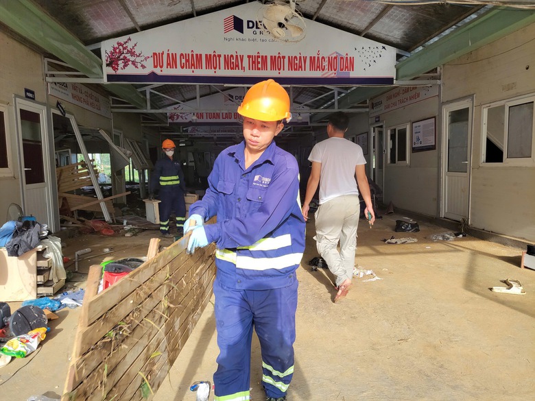 Gi&acirc;y ph&uacute;t sinh tử giữa d&ograve;ng lũ dữ tr&ecirc;n c&ocirc;ng trường cao tốc Đồng Đăng - Tr&agrave; Lĩnh- Ảnh 4.