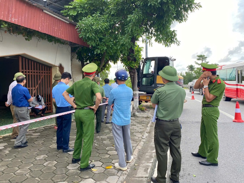 Th&aacute;o dỡ c&ocirc;ng tr&igrave;nh v&ocirc; chủ lấn chiếm h&agrave;nh lang bảo vệ cao tốc ở Hải Ph&ograve;ng- Ảnh 1.