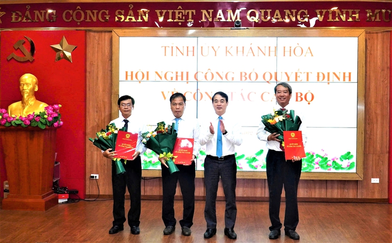 Kh&aacute;nh H&ograve;a điều động, bổ nhiệm Ph&oacute; gi&aacute;m đốc Sở X&acirc;y dựng v&agrave; l&atilde;nh đạo sở ng&agrave;nh, địa phương- Ảnh 1.