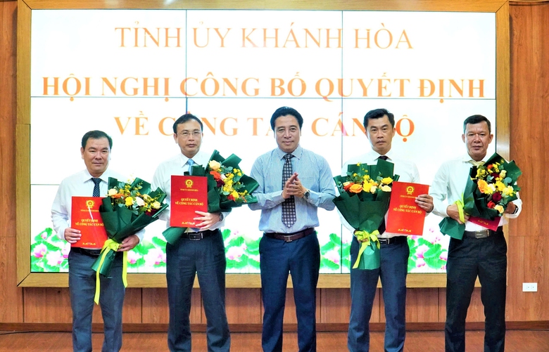 Kh&aacute;nh H&ograve;a điều động, bổ nhiệm Ph&oacute; gi&aacute;m đốc Sở X&acirc;y dựng v&agrave; l&atilde;nh đạo sở ng&agrave;nh, địa phương- Ảnh 2.