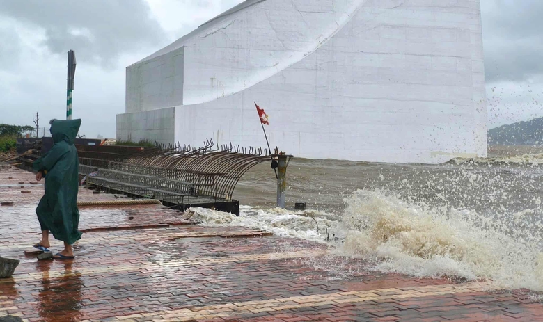 Quảng Ng&atilde;i kiểm so&aacute;t thủy điện điều tiết nước; Đ&agrave; Nẵng phong tỏa đường Như Nguyệt- Ảnh 4.