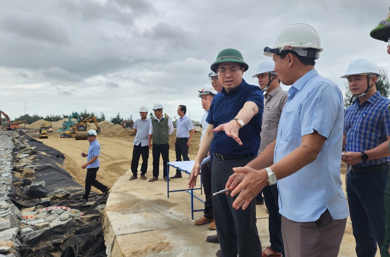 Quảng Ngãi kiểm soát thủy điện điều tiết nước; Đà Nẵng phong tỏa đường Như Nguyệt- Ảnh 1. Quảng Ngãi kiểm soát thủy điện điều tiết nước; Đà Nẵng phong tỏa đường Như Nguyệt- Ảnh 1.