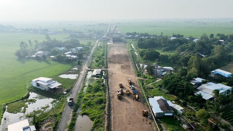 Đẩy nhanh tiến độ cao tốc Châu Đốc - Cần Thơ - Sóc Trăng- Ảnh 1. Đẩy nhanh tiến độ cao tốc Châu Đốc - Cần Thơ - Sóc Trăng- Ảnh 1.