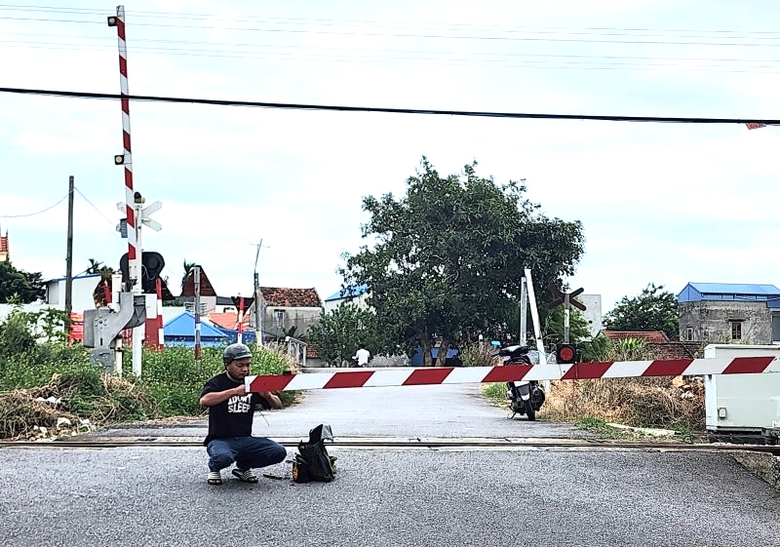 Ninh B&igrave;nh: Triển khai đồng bộ c&aacute;c giải ph&aacute;p bảo đảm an to&agrave;n giao th&ocirc;ng đường sắt- Ảnh 4.