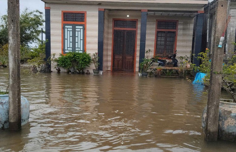 B&atilde;o 12 chưa đổ bộ, nhiều v&ugrave;ng thấp trũng của Huế đ&atilde; ngập s&acirc;u- Ảnh 5.