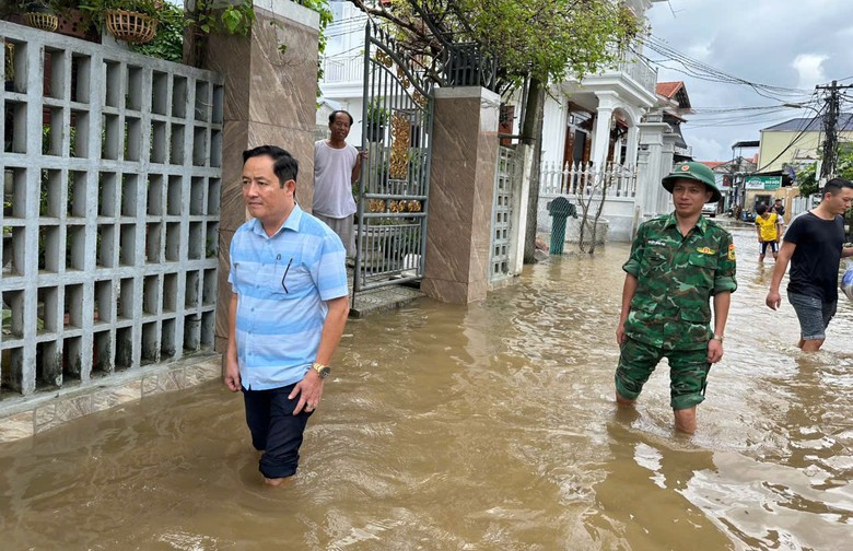B&atilde;o 12 chưa đổ bộ, nhiều v&ugrave;ng thấp trũng của Huế đ&atilde; ngập s&acirc;u- Ảnh 6.