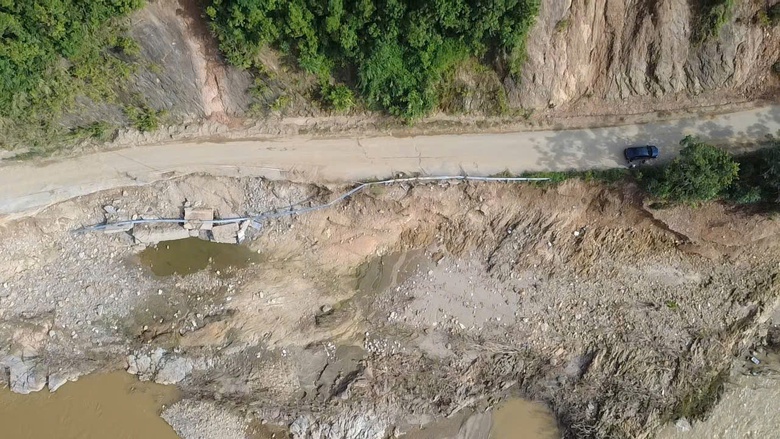 Khẩn cấp khắc phục sạt lở tuyến đường 400 tỷ đồng nối QL32 với cao tốc Nội B&agrave;i - L&agrave;o Cai - Ảnh 1.