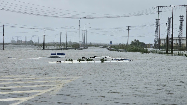 Huế: Bờ biển bị x&acirc;m thực nặng, nhiều tuyến đường sạt lở do triều cường- Ảnh 7.