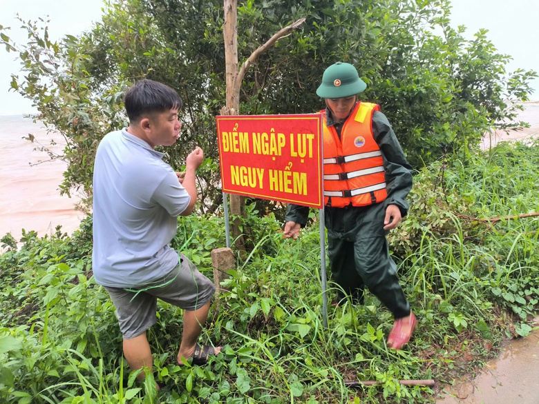 Huế: Bờ biển bị x&acirc;m thực nặng, nhiều tuyến đường sạt lở do triều cường- Ảnh 5.
