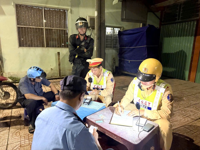 T&acirc;y Ninh: S&aacute;u ng&agrave;y xử phạt h&agrave;ng trăm trường hợp vi phạm nồng độ cồn- Ảnh 1.